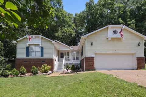 2560 Somerset Dr, Nashville, TN 37217