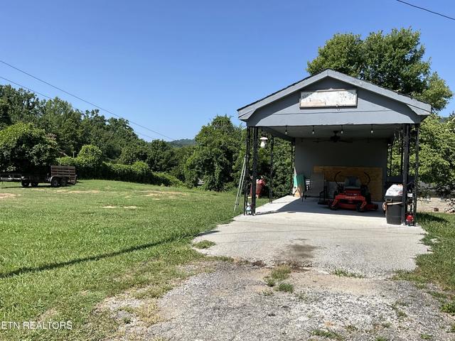 233 Morning Dr, Harriman, TN 37748