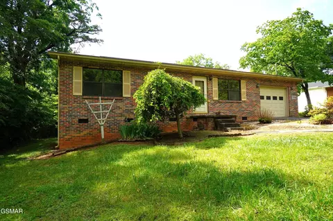 1006 Woodland Way, Dandridge, TN 37725