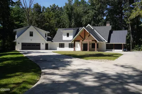 226 Meadowood Rd, Newport, TN 37821