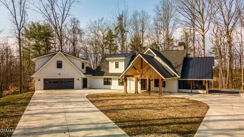 226 Meadowood Rd, Newport, TN 37821