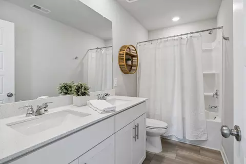 Bath - 280 Casper Dr, Spring Hill, TN 37174 photo 6 of 6