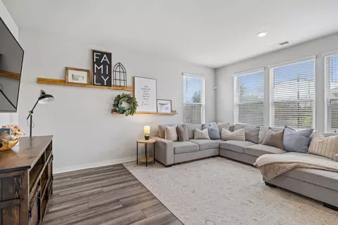 Living - 280 Casper Dr, Spring Hill, TN 37174 photo 2 of 3