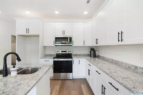 Kitchen - 336 Legends Cir, Baxter, TN 38544 photo 4 of 6