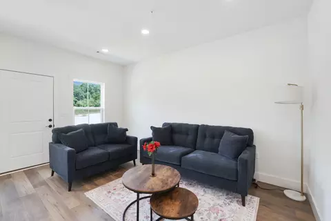Living - 336 Legends Cir, Baxter, TN 38544 photo 2 of 2