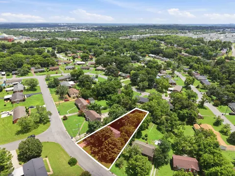 210 Friendship Dr, Goodlettsville, TN 37072