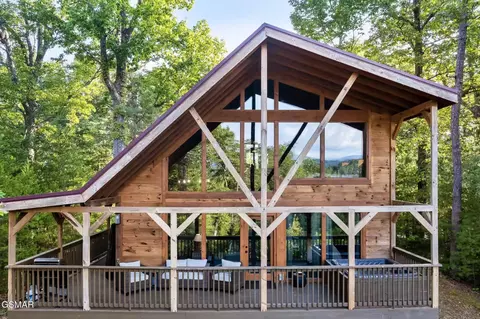 4225 Dollys Dr, Sevierville, TN 37876