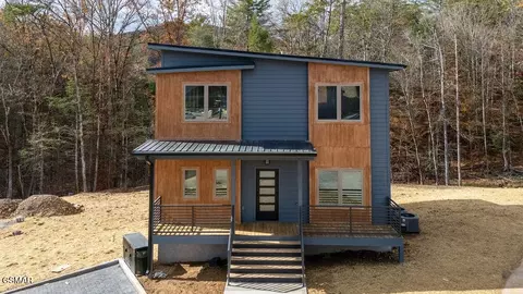 542 Warbonnet Way, Pigeon Forge, TN 37863