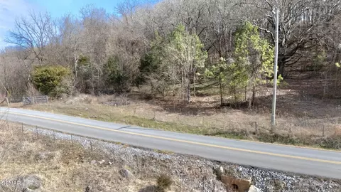6 Bent Rd, Kodak, TN 37764