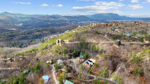 1 Walker Trl, Sevierville, TN 37876