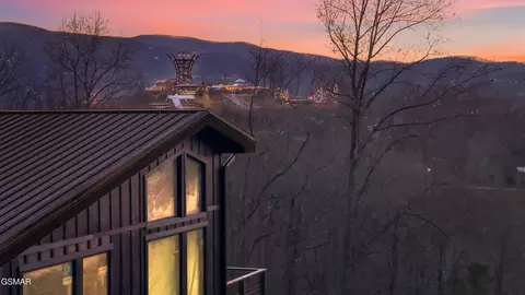 541 Forrest Springs Dr, Gatlinburg, TN 37738