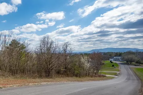 42 River Cliff Dr, Kodak, TN 37764