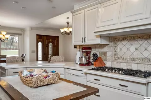 1024 Pullen Rd, Sevierville, TN 37862 photo 4