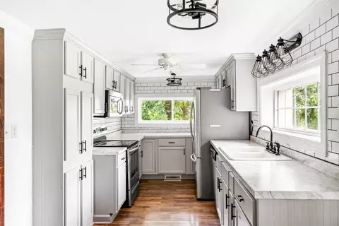 Kitchen - 5904 Highway 76e E, Springfield, TN 37172 photo 2 of 3