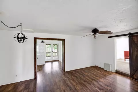 Living - 5904 Highway 76e E, Springfield, TN 37172 photo 1 of 2