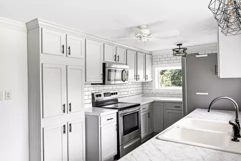 Kitchen - 5904 Highway 76e E, Springfield, TN 37172 photo 3 of 3