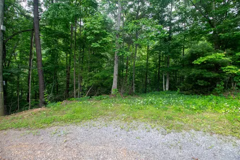 9 Pine Crest Ln, Sevierville, TN 37862
