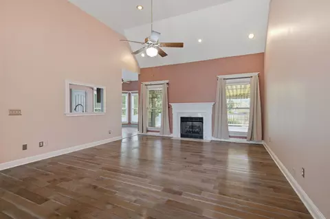 Living - 104 Clearview Ct, Springfield, TN 37172 photo 4 of 4