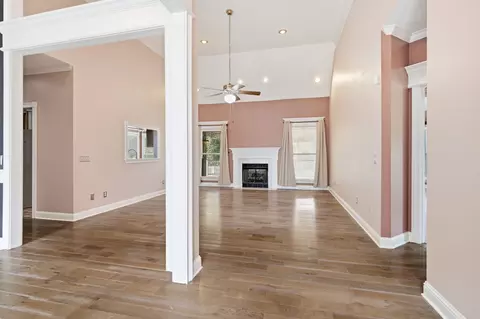 Living - 104 Clearview Ct, Springfield, TN 37172 photo 2 of 4