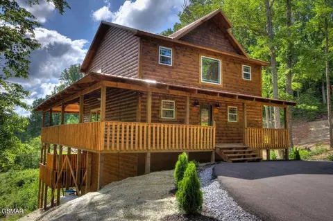 2424 Rainbow Falls Ln, Sevierville, TN 37862