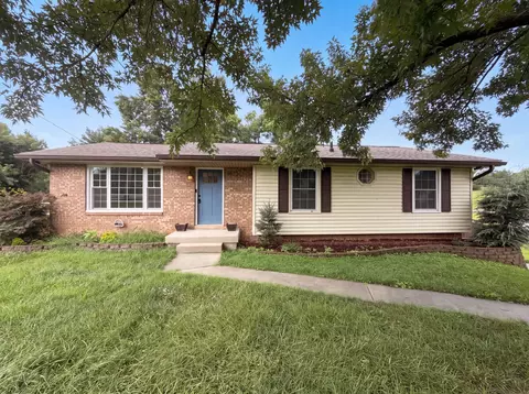 102 S Valley Rd, Hendersonville, TN 37075