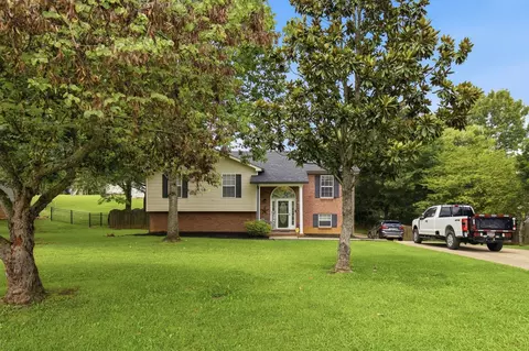 712 N Woodson Rd, Clarksville, TN 37043