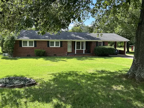 416 S Wilson St, Paris, TN 38242