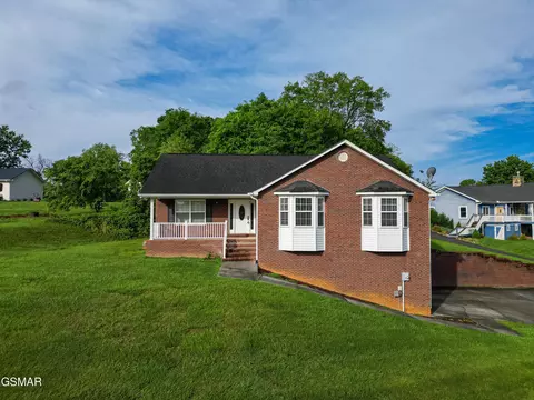 2147 Aaron Ct, Sevierville, TN 37876