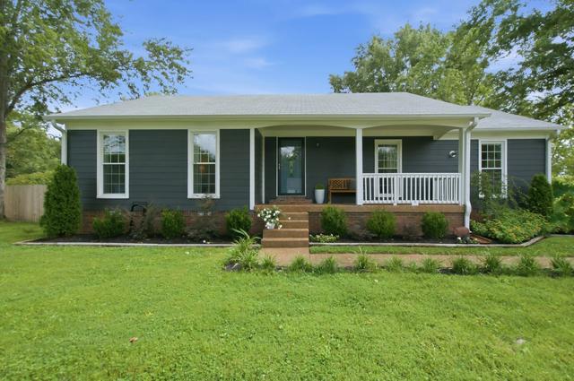 956 Harpeth Bend Dr, Nashville, TN 37221