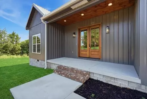 Exterior - 200 Dement Rd, Normandy, TN 37360 photo 2 of 5