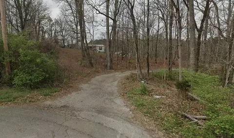 92 Neal Dr, Rossville, GA 30741