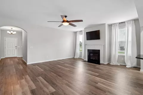 Living - 3438 Hyde Ct, Murfreesboro, TN 37128 photo 1 of 5