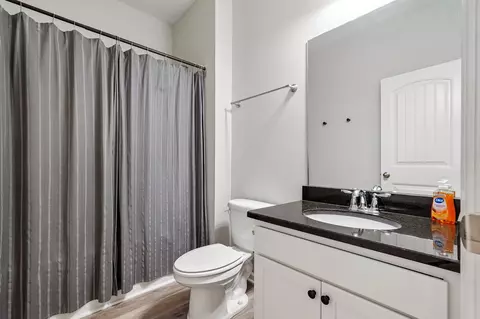 Bath - 3438 Hyde Ct, Murfreesboro, TN 37128 photo 2 of 2