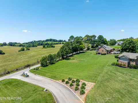 19 Logans Landing Cir, Louisville, TN 37777