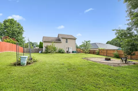 Exterior - 6038 Chickadee Cir, Spring Hill, TN 37174 photo 8 of 9