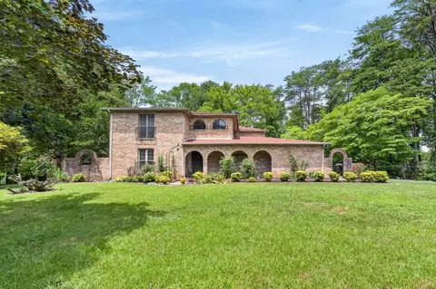 1738 Heathrow Dr, Cookeville, TN 38506