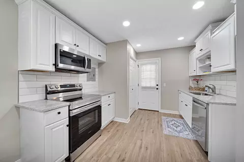 303 Park Ln, Clarksville, TN 37042