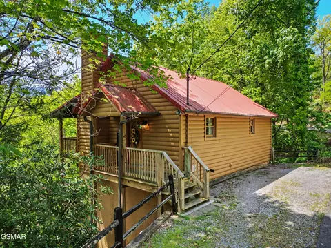 439 Ridgeline Way, Gatlinburg, TN 37738