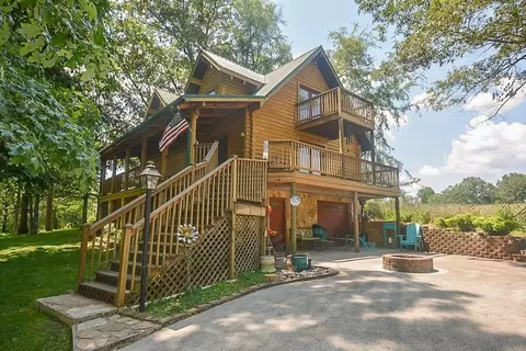 1351 Willow Creek Ln, Sevierville, TN 37876