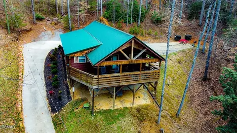 1046 Cheshire Ct, Gatlinburg, TN 37738