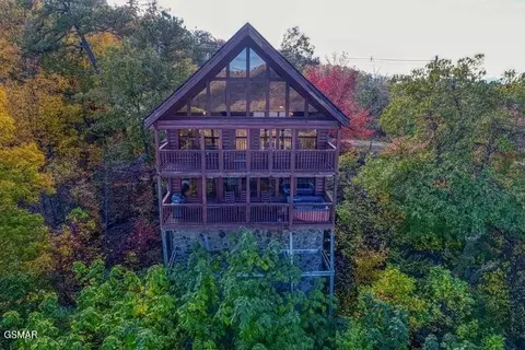 2131 Windy Ln, Sevierville, TN 37876