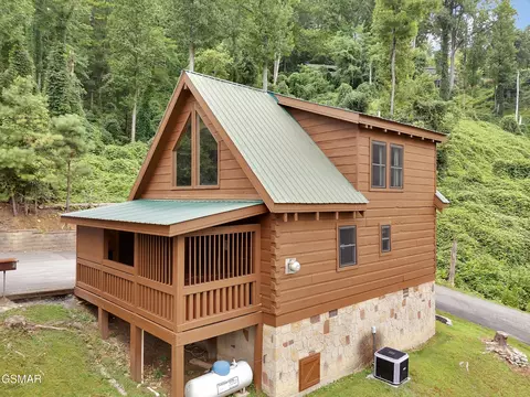824 Eagle Cove Way, Gatlinburg, TN 37738