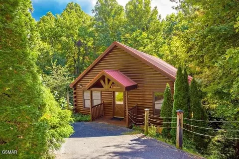 1624 W Ski View Dr, Sevierville, TN 37876