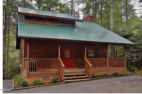 529 Reba Ln, Gatlinburg, TN 37738