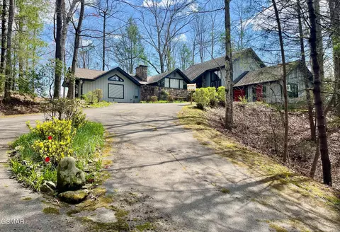 660 Ownby Dr, Gatlinburg, TN 37738