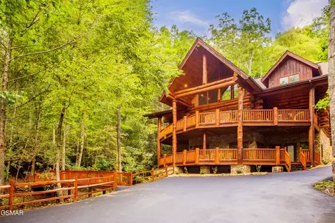 641 Pinnacle Vista Rd, Gatlinburg, TN 37738