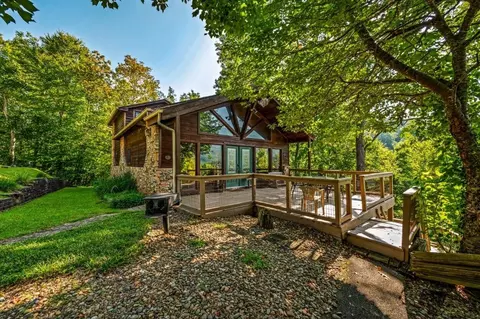 210 Rodeo Dr, Gatlinburg, TN 37738