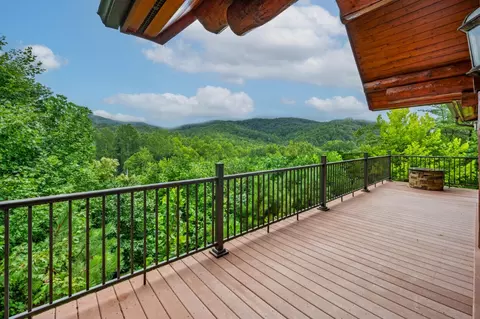 229 Morning Breeze Rd, Gatlinburg, TN 37738