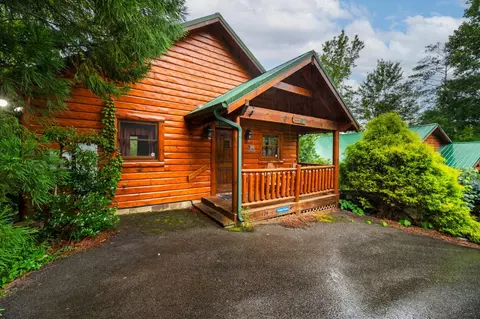 124 Baby Bear Trl, Gatlinburg, TN 37738