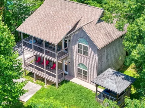 1024 Twin Oaks Rd, Gatlinburg, TN 37738
